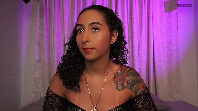 Snapshot of agatha_collins_ chatting on September 19, 2025, 7:25 pm agatha collins online show from September 19, 2025, 7:25 pm