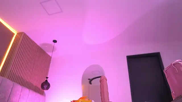 violeta aroca online show from May 16, 2026, 3:14 am