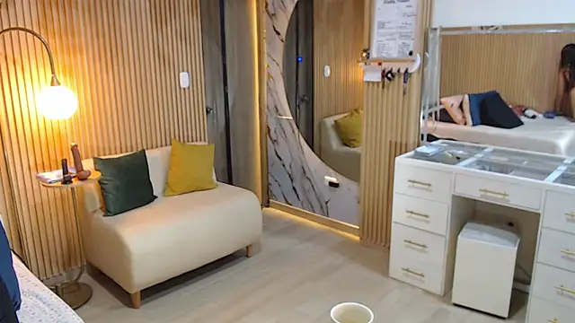 deepieredandwett online show from October 4, 2025, 7:28 am