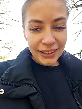 Keli Jessi online show from November 14, 2025, 9:52 am