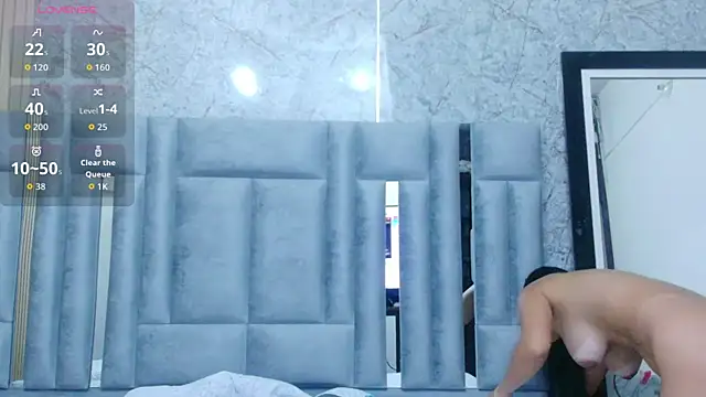 veronicaroose  online show from October 27, 2025, 12:53 pm