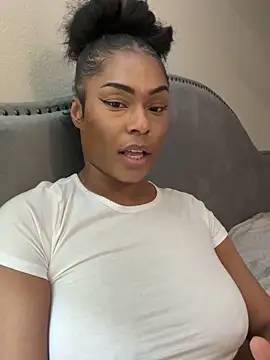 Snapshot of CandyLuxxxx chatting on March 6, 2025, 1:37 am CandyLuxxxx online show from March 6, 2025, 1:37 am