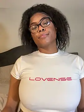 CandyLuxxxx online show from March 13, 2025, 1:21 am