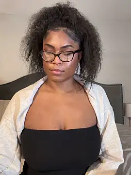 Snapshot of CandyLuxxxx chatting on March 14, 2025, 2:10 am CandyLuxxxx online show from March 14, 2025, 2:10 am