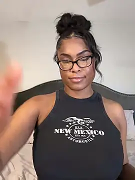 Snapshot of CandyLuxxxx chatting on March 15, 2025, 12:25 am CandyLuxxxx online show from March 15, 2025, 12:25 am