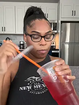 CandyLuxxxx online show from September 17, 2025, 7:37 pm