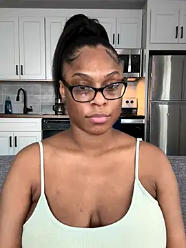 CandyLuxxxx online show from September 18, 2025, 8:00 pm