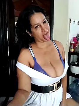 Snapshot of keilymadam chatting on October 17, 2025, 12:41 pm keilymadam online show from October 17, 2025, 12:41 pm