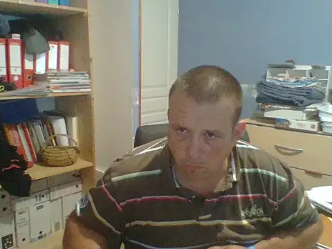 manubm03 online show from June 14, 2026, 4:31 pm