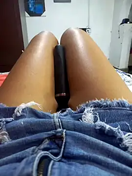 annie-19 online show from January 29, 2025, 9:28 pm