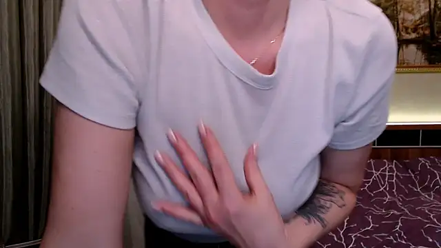 Snapshot of sensualEmilia chatting on March 12, 2026, 4:24 pm sensualEmilia online show from March 12, 2026, 4:24 pm