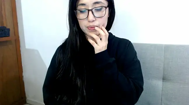 Snapshot of YummymeowW chatting on February 23, 2025, 6:17 am YummymeowW online show from February 23, 2025, 6:17 am