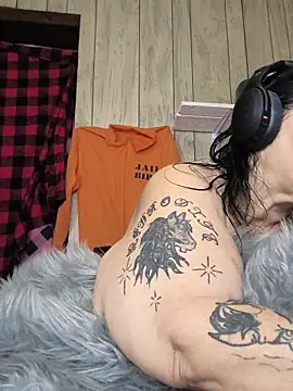 Snapshot of davisdesires@xh chatting on October 7, 2025, 2:36 pm davisdesiresxh online show from October 7, 2025, 2:36 pm