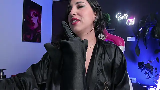 Snapshot of Katiehill_1 chatting on December 13, 2025, 7:53 pm Katiehill 1 online show from December 13, 2025, 7:53 pm