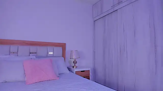 mia hank online show from March 7, 2026, 11:51 am