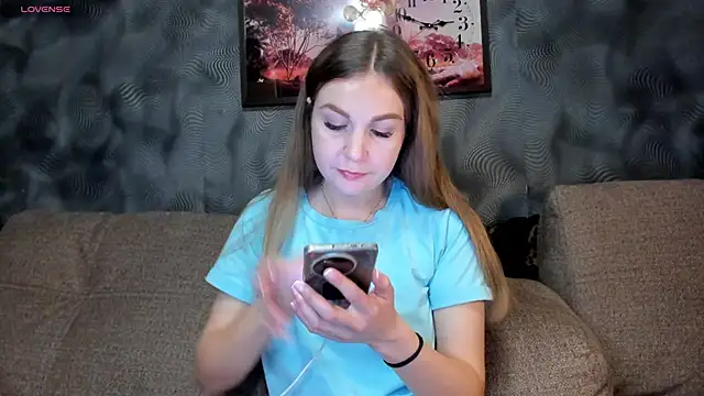 Snapshot of CassieMils chatting on November 5, 2025, 4:18 pm CassieMils online show from November 5, 2025, 4:18 pm