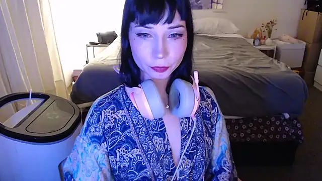 latinpetit online show from November 21, 2025, 3:16 am