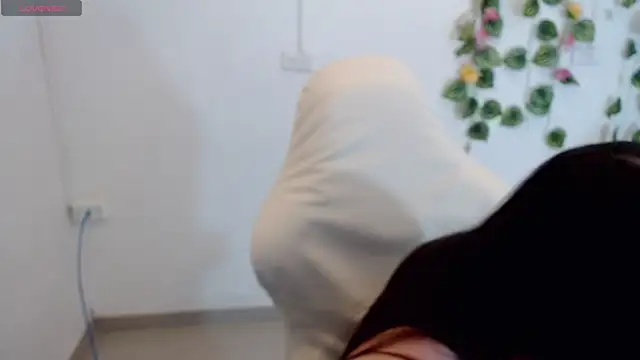 Snapshot of tania_sweet__ chatting on February 26, 2026, 6:29 pm tania sweet online show from February 26, 2026, 6:29 pm