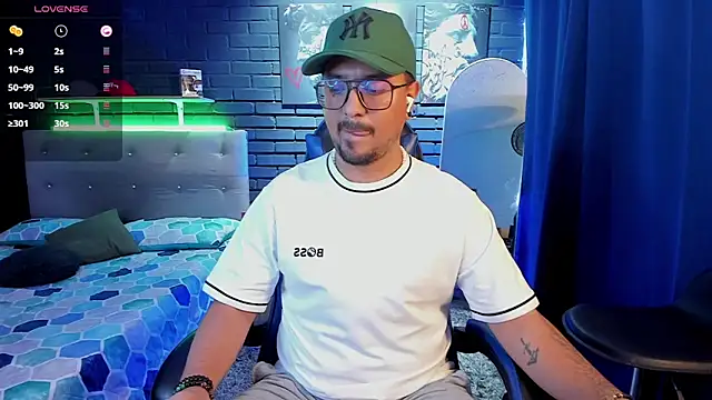 DaviidEvans  online show from July 19, 2026, 3:32 am