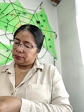   valentina18 online show from October 15, 2025, 1:11 pm