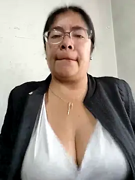   valentina18 online show from November 5, 2025, 1:00 pm