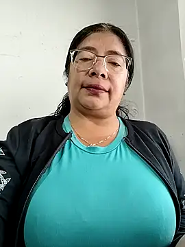 Snapshot of __valentina18 chatting on January 8, 2026, 1:24 pm valentina18 online show from January 8, 2026, 1:24 pm