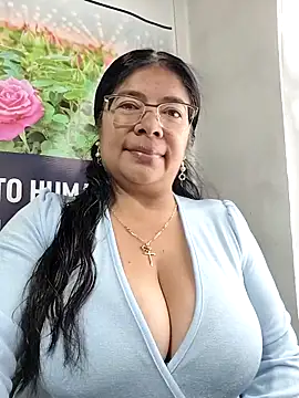   valentina18 online show from March 5, 2026, 1:18 pm
