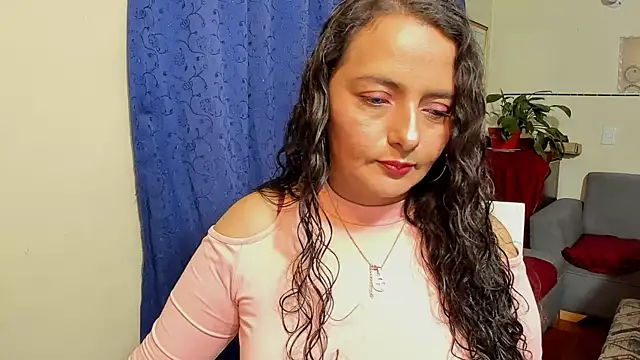 Snapshot of emma_luxy chatting on September 27, 2025, 11:21 pm emma luxy online show from September 27, 2025, 11:21 pm