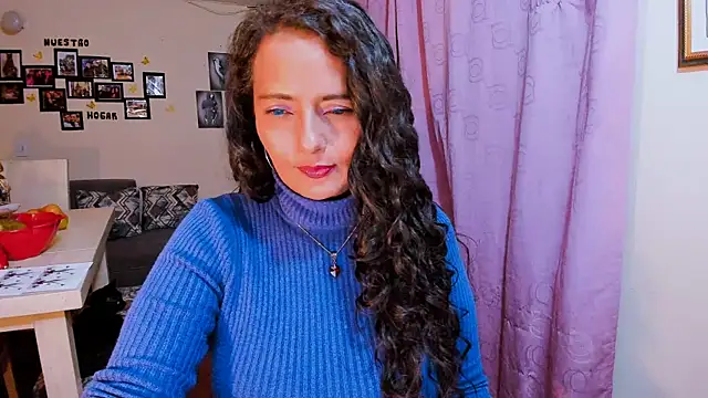 Snapshot of emma_luxy chatting on February 6, 2026, 11:41 pm emma luxy online show from February 6, 2026, 11:41 pm