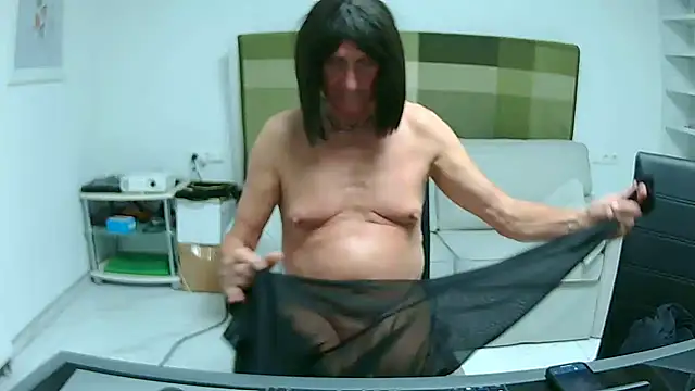 Snapshot of TranseCarmen chatting on September 27, 2025, 9:20 pm TranseCarmen online show from September 27, 2025, 9:20 pm