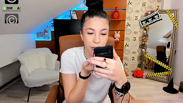 EmillyTaylor online show from October 29, 2025, 4:37 am