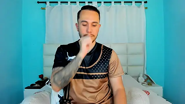 Snapshot of juan__jimenez chatting on November 18, 2025, 1:44 am juan jimenez online show from November 18, 2025, 1:44 am