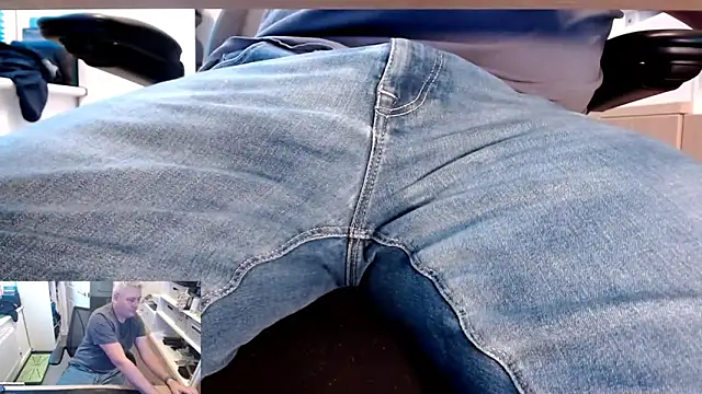 Snapshot of RicRockhard chatting on October 9, 2025, 5:00 pm RicRockhard online show from October 9, 2025, 5:00 pm