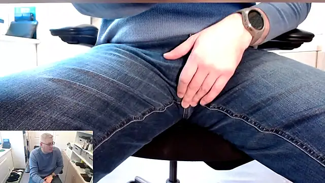 Snapshot of RicRockhard chatting on October 25, 2025, 10:12 am RicRockhard online show from October 25, 2025, 10:12 am