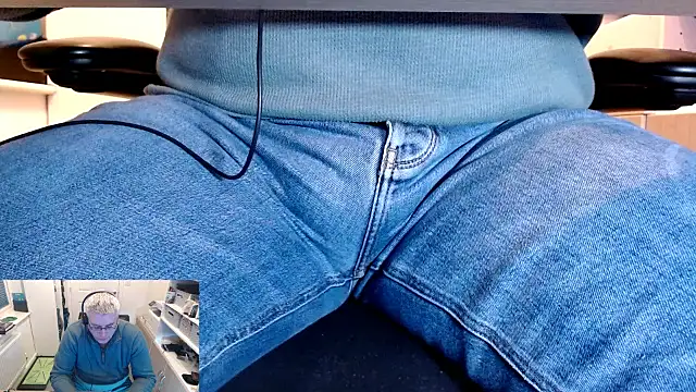 Snapshot of RicRockhard chatting on February 3, 2026, 9:09 pm RicRockhard online show from February 3, 2026, 9:09 pm