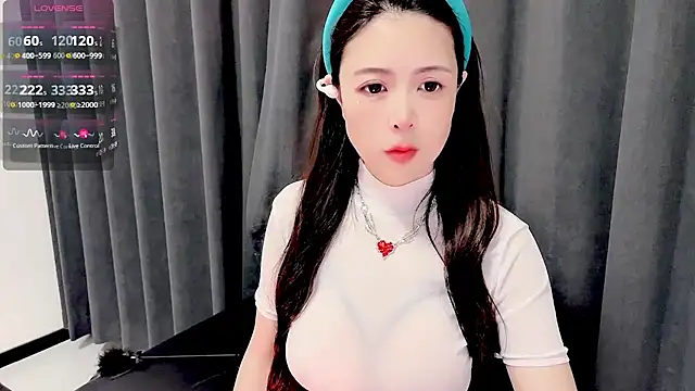 candy-yiyi online show from April 24, 2026, 1:19 am