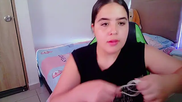 Snapshot of _alicia_z chatting on February 6, 2025, 5:51 pm alicia z online show from February 6, 2025, 5:51 pm