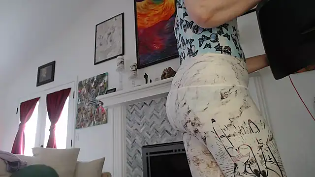 AuroraWillows online show from February 19, 2025, 8:20 pm