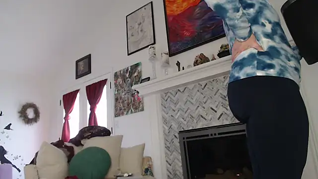 AuroraWillows online show from March 8, 2025, 5:22 pm