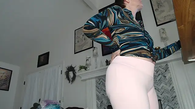 AuroraWillows online show from November 30, 2025, 11:14 am