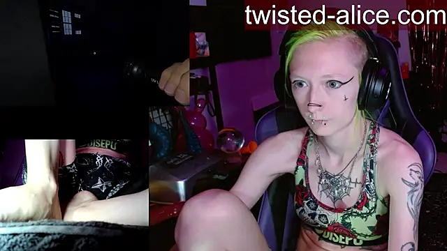 alicewonder09 online show from May 3, 2026, 3:01 am