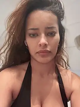 Snapshot of MistressBelleNoire chatting on December 18, 2024, 6:32 am MistressBelleNoire online show from December 18, 2024, 6:32 am