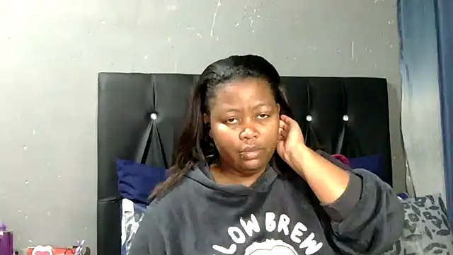 caramelbooty69 online show from July 6, 2026, 2:25 pm