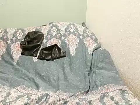 Snapshot of turnsen4y chatting on December 24, 2024, 11:00 pm turnsen4y online show from December 24, 2024, 11:00 pm