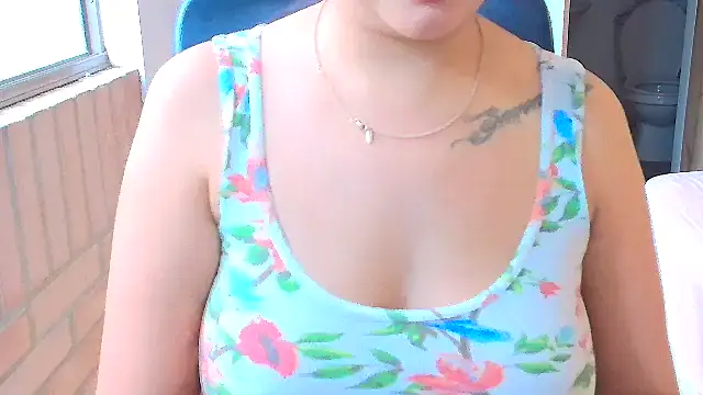 Snapshot of sara2520 chatting on February 8, 2026, 6:55 pm sara2520 online show from February 8, 2026, 6:55 pm