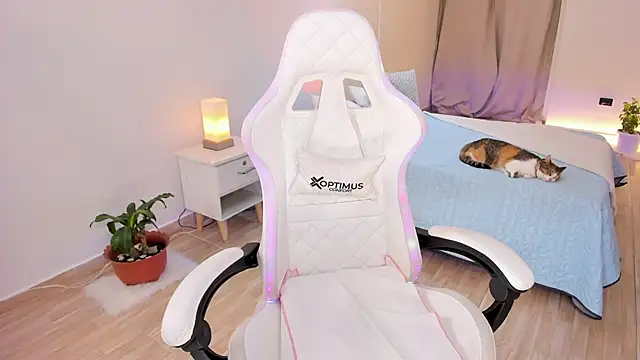 carleee winter online show from November 23, 2025, 12:43 am