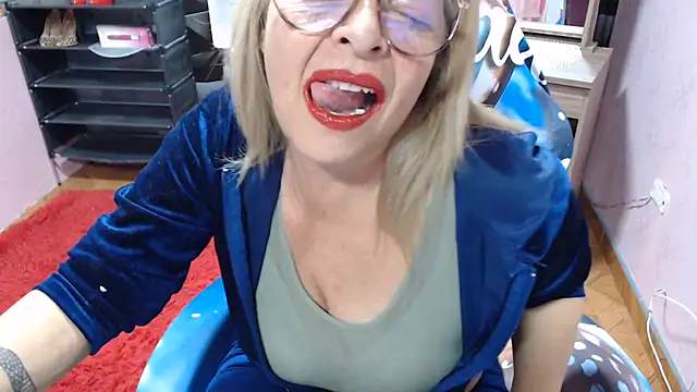 Snapshot of marinadenoche chatting on June 6, 2026, 12:38 am marinadenoche online show from June 6, 2026, 12:38 am