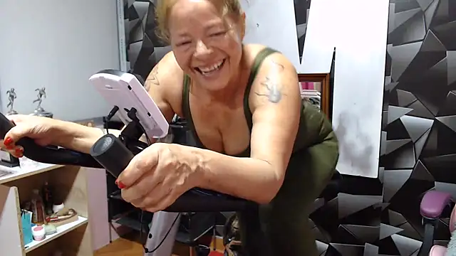 Snapshot of marinadenoche chatting on June 23, 2026, 1:36 am marinadenoche online show from June 23, 2026, 1:36 am