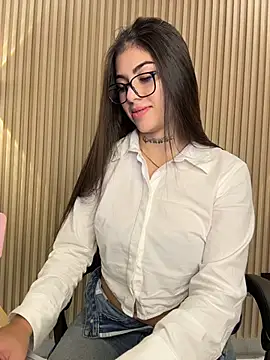 Sarasanders 4 online show from November 10, 2025, 3:16 am