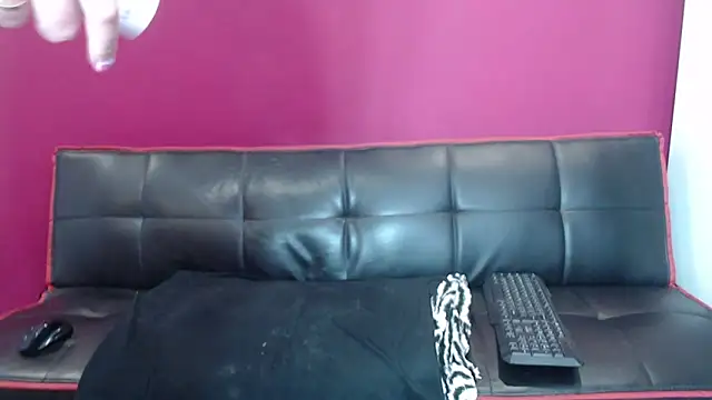 Snapshot of Young_Strawberryy chatting on February 20, 2025, 1:40 pm Young Strawberryy online show from February 20, 2025, 1:40 pm